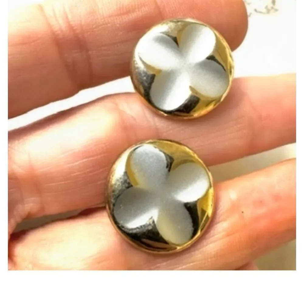 Vintage gold/silver tone vintage flower cufflinks